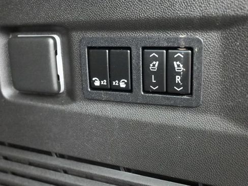 Used 2021 GMC Yukon SLT w/ SLT Luxury Plus Package RWD image 16