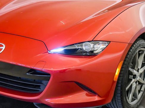 Used 2017 MAZDA MX-5 Miata RF Grand Touring RWD image 9