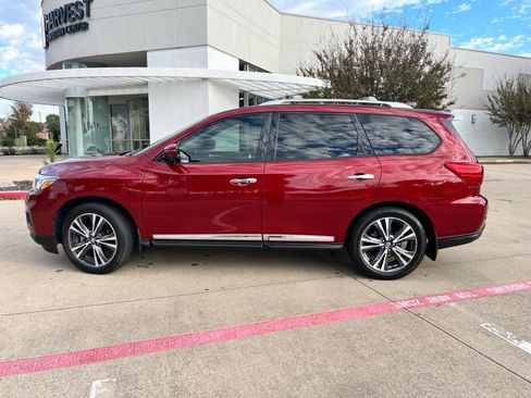 Used 2020 Nissan Pathfinder Platinum image 11