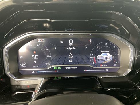 Certified 2025 GMC Sierra 1500 SLE w/ Preferred Package image 17