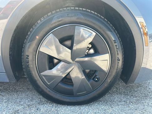 Used 2025 Toyota Prius LE FWD image 24
