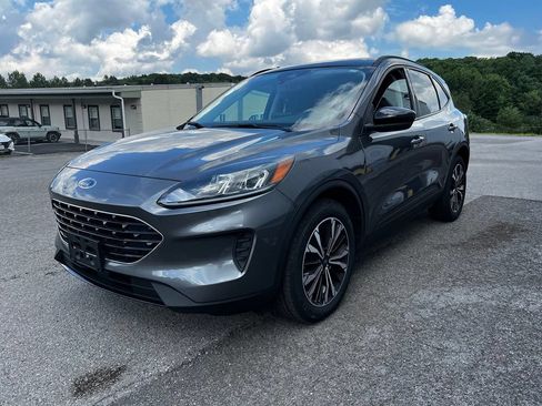 Used 2022 Ford Escape SE w/ SE Sport Appearance Package AWD/4WD image 5