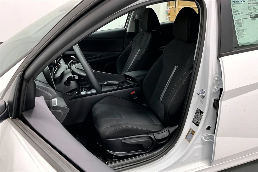 Used 2026 Hyundai Elantra SE FWD image 22