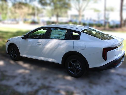 New 2025 Kia K4 EX image 12