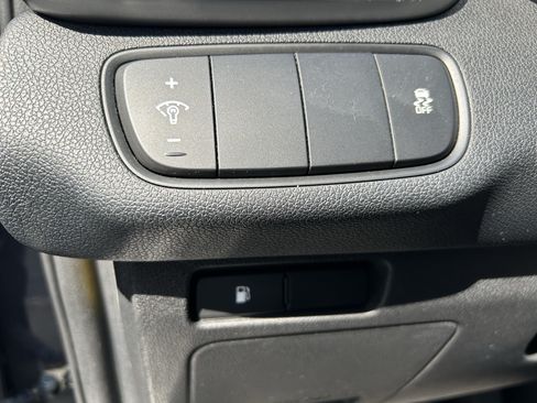 Used 2018 Kia Sorento FWD image 15