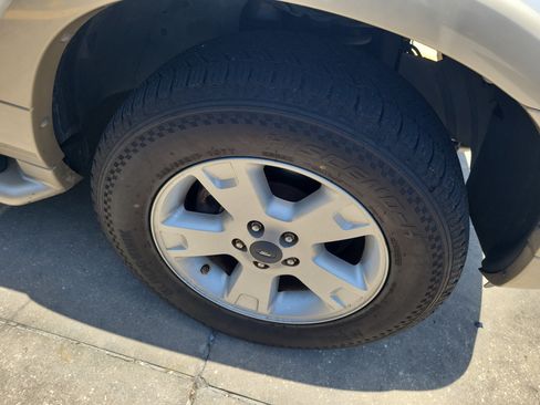 Used 2005 Ford Explorer Eddie Bauer RWD image 7