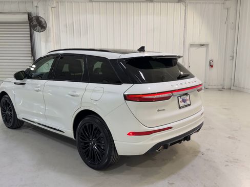 Used 2025 Lincoln Corsair Reserve w/ Equipment Group 202A image 7