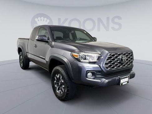 Used 2020 Toyota Tacoma TRD Off-Road AWD/4WD image 2
