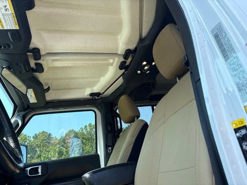 Used 2020 Jeep Gladiator Sport w/ Quick Order Package 24S AWD/4WD image 3