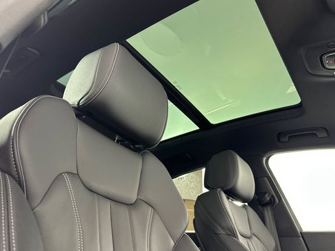 Used 2025 Audi Q5 2.0T Premium Plus w/ Premium Plus Package image 16