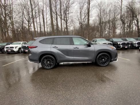 Certified 2025 Toyota Highlander XSE image 6