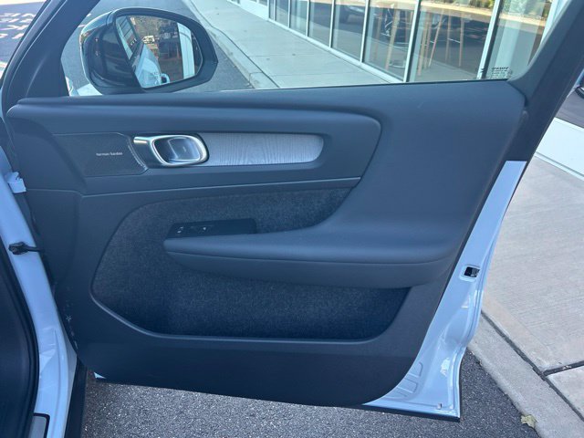 Used 2026 Volvo XC40 B5 Plus AWD/4WD image 13