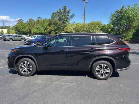 Used 2022 Toyota Highlander XLE image 6
