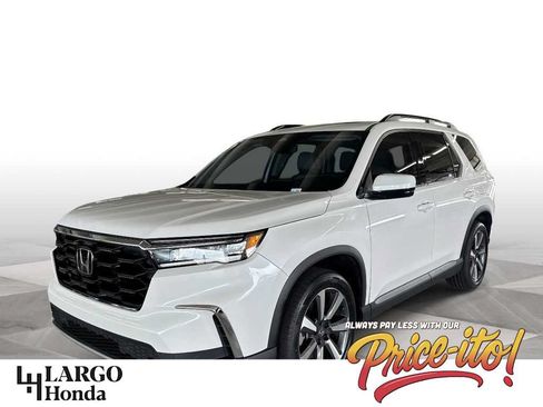 Used 2023 Honda Pilot Touring image 1
