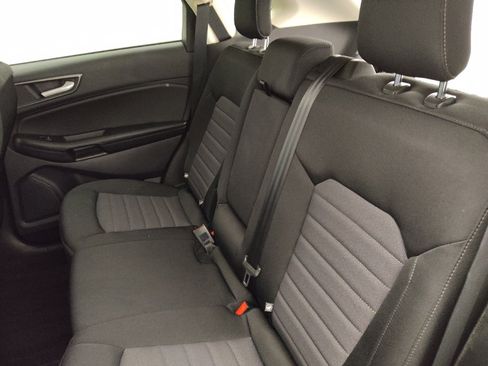 Used 2020 Ford Edge SE FWD image 18