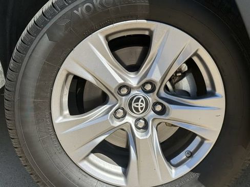Used 2023 Toyota RAV4 LE AWD/4WD image 11