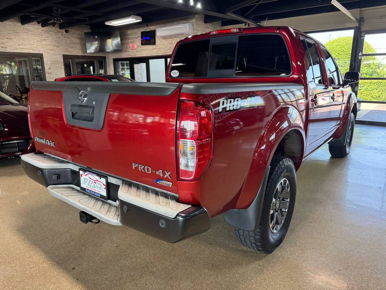 Used 2017 Nissan Frontier PRO-4X AWD/4WD image 7