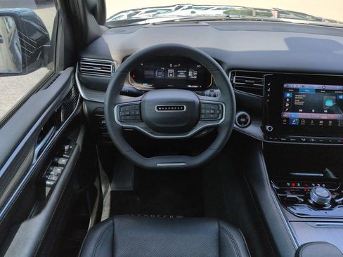 Used 2024 Jeep Wagoneer Series III w/ Premium Group I AWD/4WD image 16