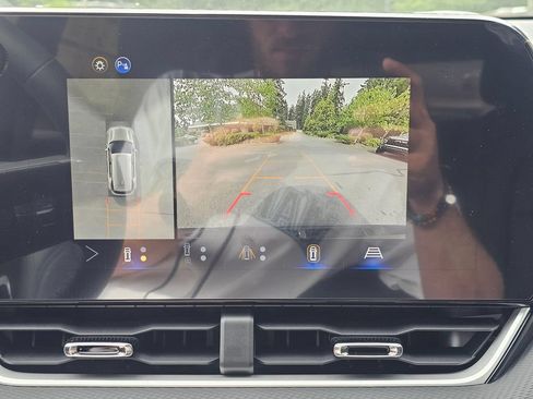 New 2026 Chevrolet Equinox LT w/ Convenience Package II AWD/4WD image 30