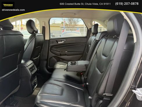 Used 2019 Ford Edge Titanium image 18