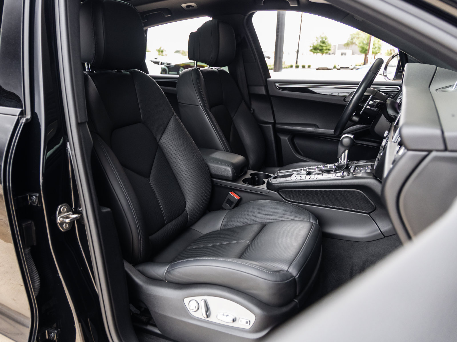 Certified 2019 Porsche Macan S AWD/4WD image 45