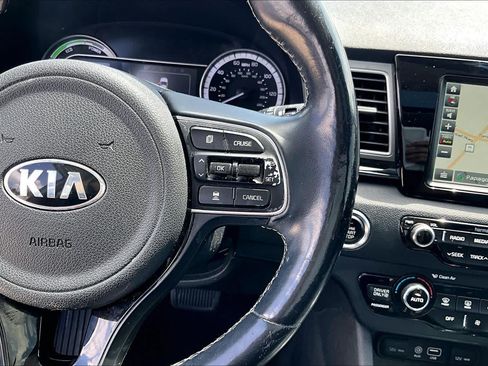 Used 2018 Kia Niro Touring FWD image 23