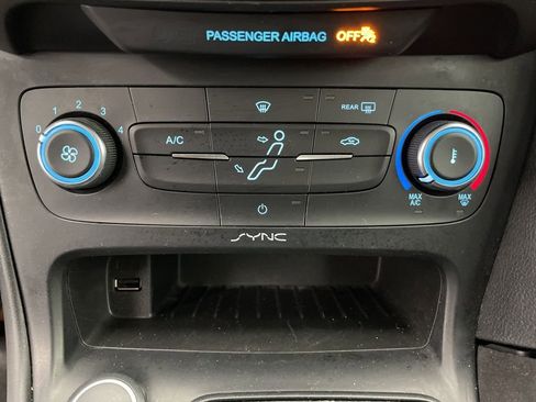 Used 2017 Ford Focus SE image 33