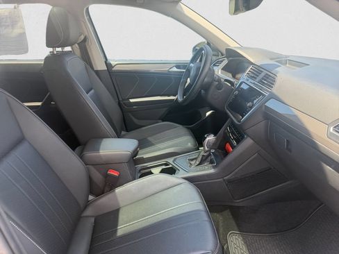 Certified 2023 Volkswagen Tiguan SE w/ Panoramic Sunroof Package FWD image 15