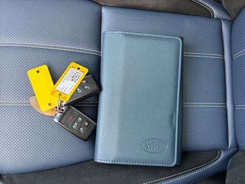 Certified 2022 Land Rover Range Rover Velar R-Dynamic S image 22