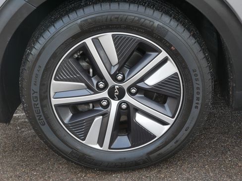 Certified 2022 Kia Niro LXS image 15