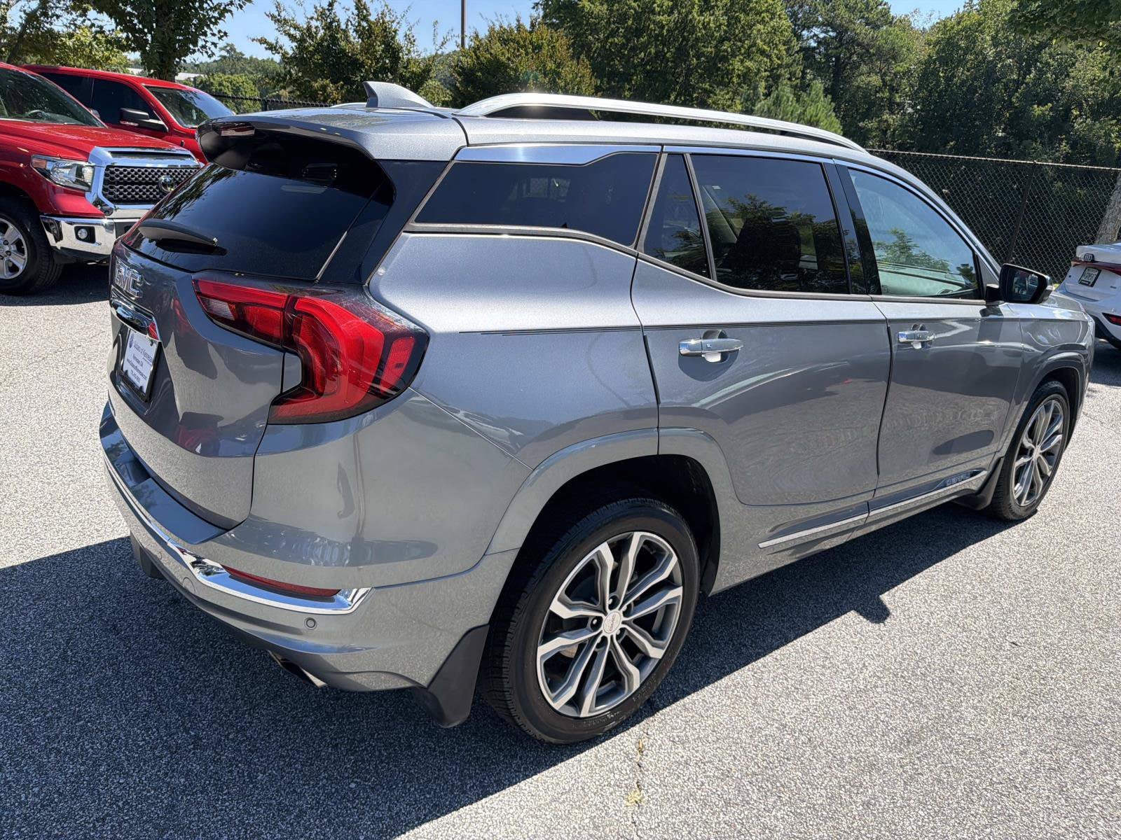 Used 2020 GMC Terrain Denali w/ Denali Premium Package FWD image 10