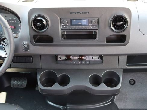 Used 2025 Mercedes-Benz Sprinter 2500 image 35