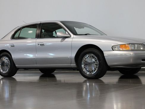 Used 1996 Lincoln Continental image 22
