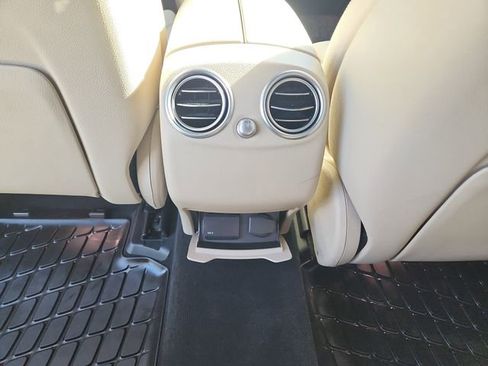 Used 2021 Mercedes-Benz GLC 300 4MATIC image 12