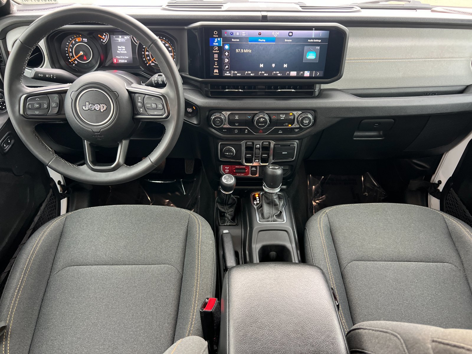 Used 2025 Jeep Wrangler Unlimited Sport AWD/4WD image 15