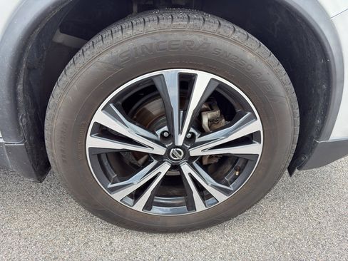 Used 2020 Nissan Rogue SV w/ Premium Package FWD image 9