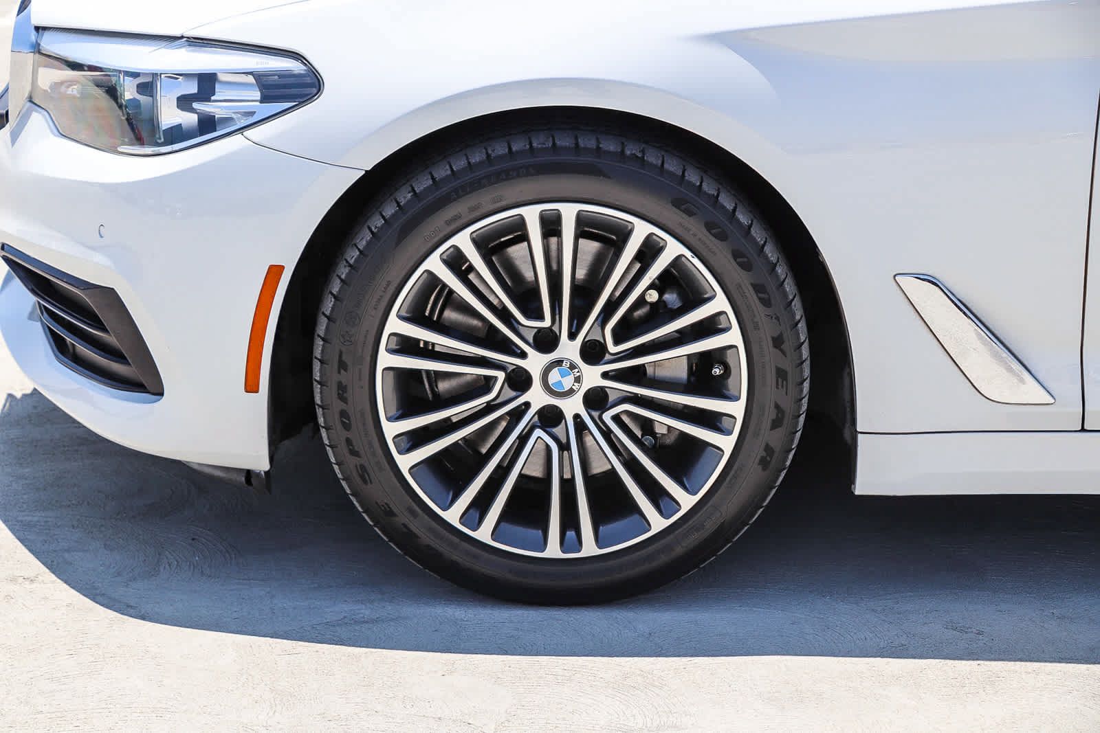 Used 2019 BMW 530i RWD image 11