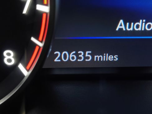 Used 2024 Nissan Murano Platinum w/ Cargo Package FWD image 2