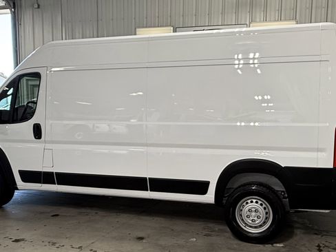 Used 2025 RAM ProMaster 2500 w/ Convenience Group image 12