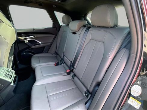 Used 2025 Audi Q5 Premium Plus w/ Premium Plus AWD/4WD image 28