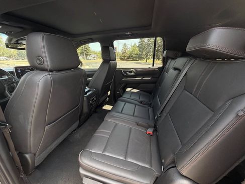 Used 2021 Chevrolet Suburban RST AWD/4WD image 13