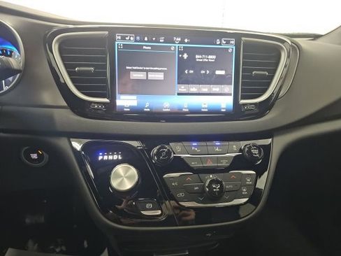 New 2026 Chrysler Voyager LX image 29