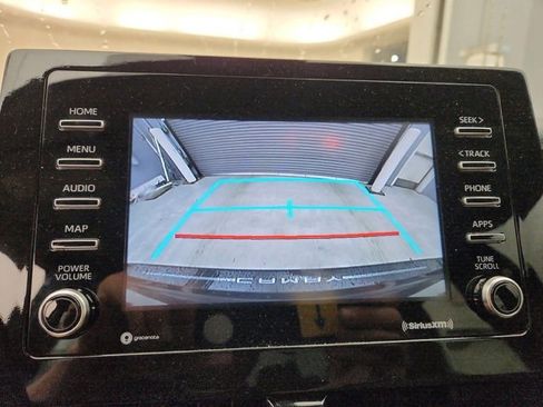 Used 2023 Toyota Camry SE image 4