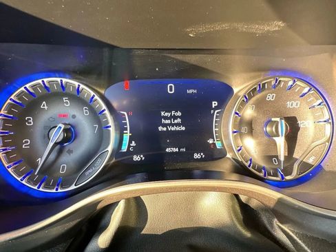 Used 2024 Chrysler Pacifica Touring-L image 13