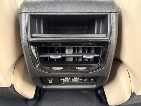 Used 2023 Jeep Grand Cherokee Limited image 19