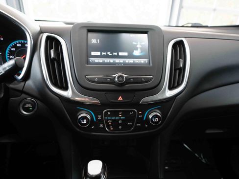 Used 2018 Chevrolet Equinox LT FWD image 17