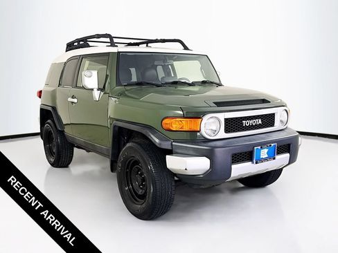Used 2014 Toyota FJ Cruiser 4WD w/ Convenience Package image 1