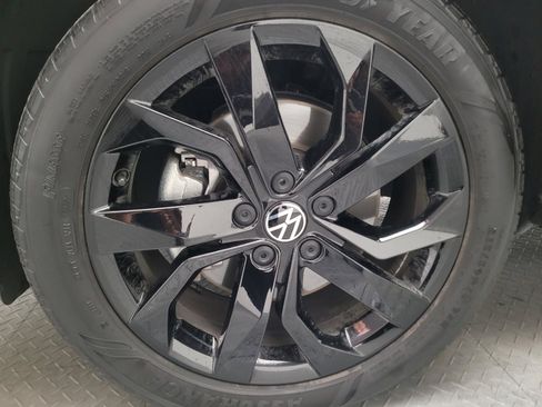 Used 2023 Volkswagen Taos SE w/ Black Wheel Package FWD image 31