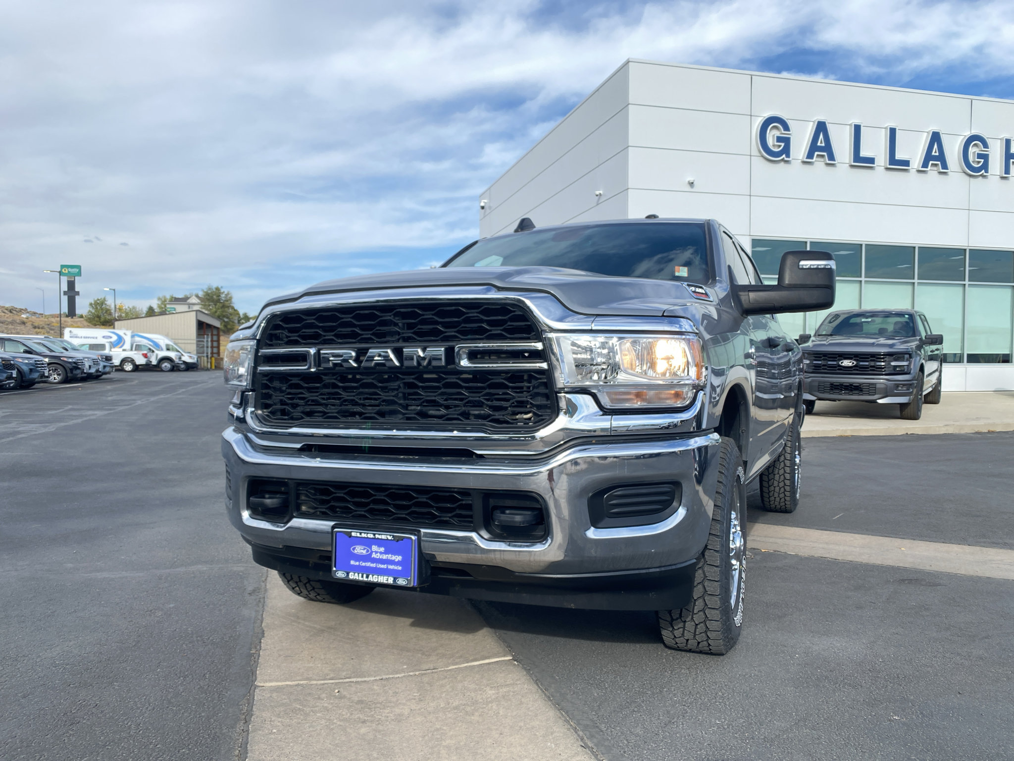 Used 2024 RAM 3500 Tradesman w/ Chrome Appearance Group AWD/4WD image 1