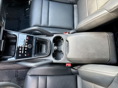 Used 2025 Porsche Cayenne AWD/4WD image 34